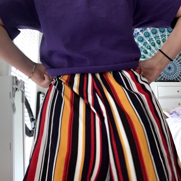 multi-colored flowey shorts💗🤪 - Picture 2 of 2